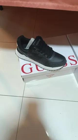 Bolso Guess Negro y Plateado