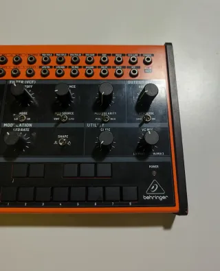 Sintetizador Analógico Behringer Crave
