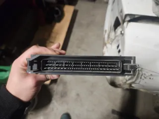 Centralita BMW E36 323i Siemens MS41.0 de origen.