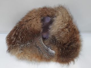 Cuello de pelo beige y marrón