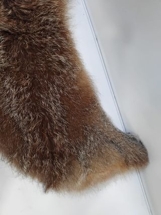 Cuello de pelo beige y marrón