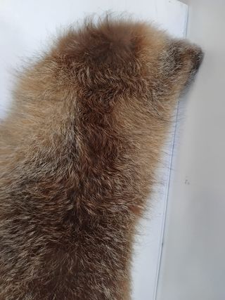 Cuello de pelo beige y marrón