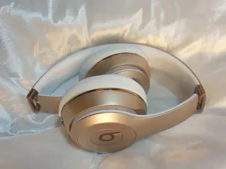 Auricolari Beats Solo. Dorati e Bianchi