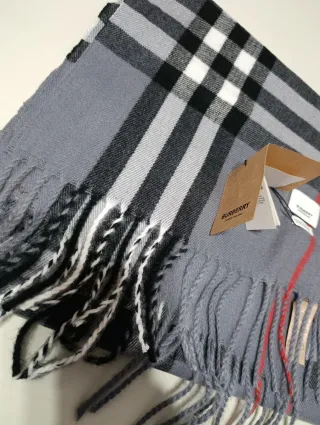 Bufanda Burberry Cuadros Gris y Negro