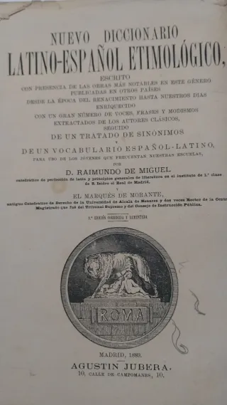 Libro antiguo de 1889 diccionario latino -Español