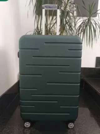 Maleta verde 75x48x28.6 cm (sin usar)
