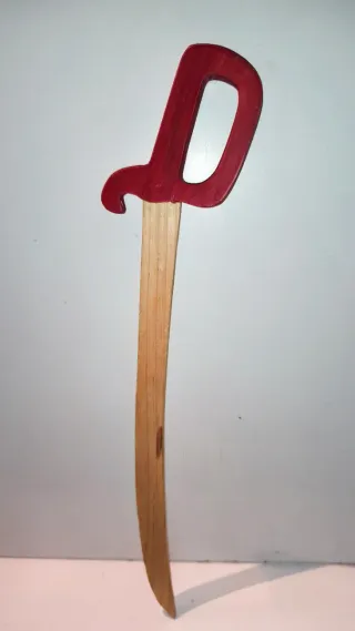 Espada, arco y escudo de madera