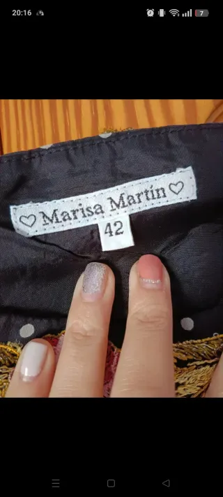 Top y blazer floral negro y rojo a conjunto.