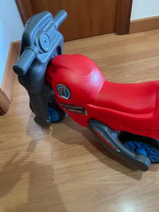 Moto correpasillos roja y gris