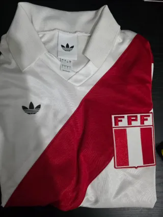 Lote de ropa deportiva, equipos y casual.