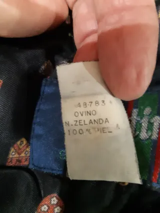 Cazadora de piel negra