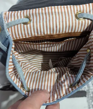 Mochila pequeña bordada