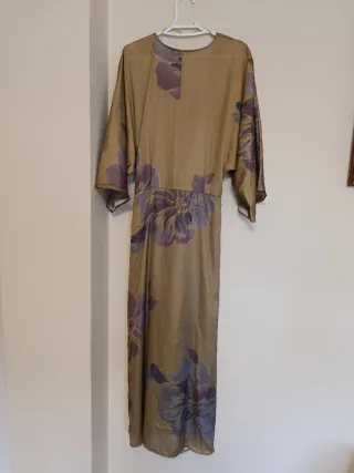 Vestido satinado estampado floral midi