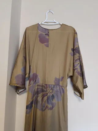 Vestido satinado estampado floral midi