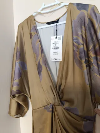 Vestido satinado estampado floral midi