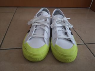 Scarpe Adidas bianche e gialle mai usate