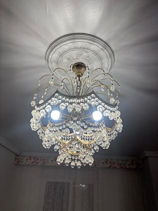 3 lámparas de araña de cristal y metal