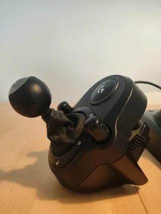 Logitech G29, Volante, pedales y cambio de marchas