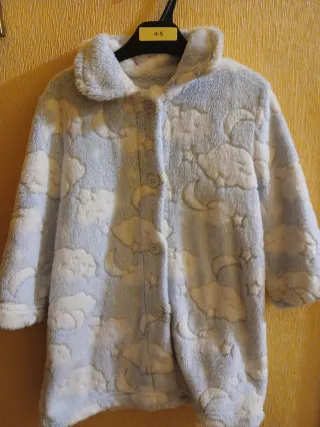 Bata de casa niña nubes y lunas 36 meses