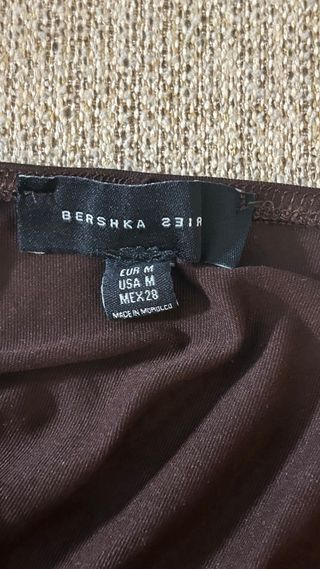 Body con espalda abierta y escote.