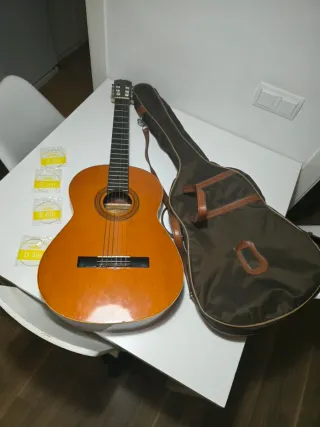 Guitarra clásica española Admira Belinda, funda...