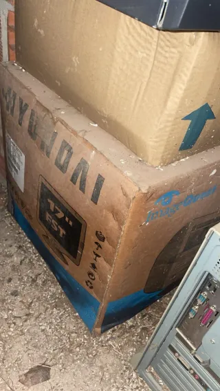 Monitor crt Hyundai 17'