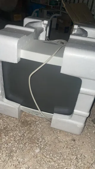 Monitor crt Hyundai 17'