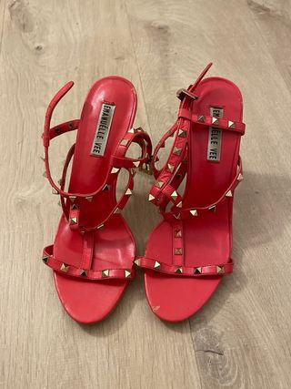 Sandalias Emmanuelle Vee Rojas Tachuelas
