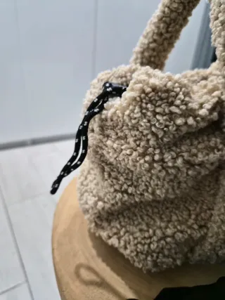 Bolso de mano borreguito beige