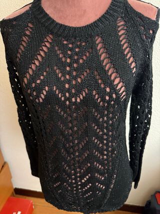 Blusa color negro con hilo plateado. Nueva