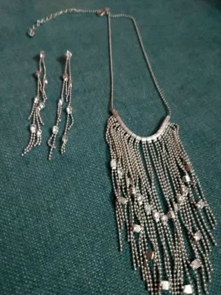 Conjunto collar y pendientes fiesta