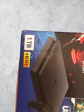 PS4 1TB Mega Pack + 3 Juegos