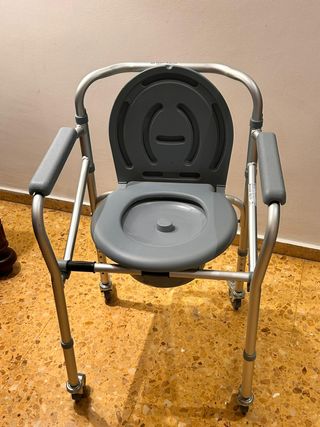 Silla WC con ruedas y asiento