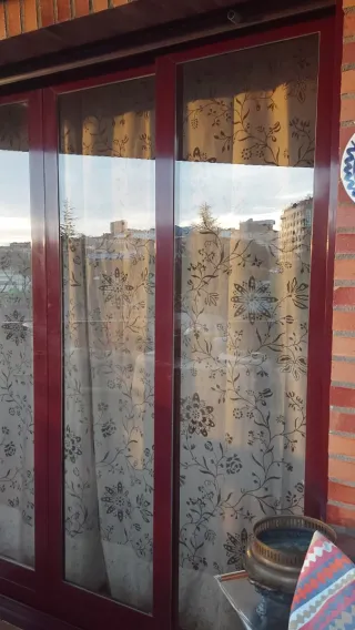 Oferta dos ventanas y una corredera de metal