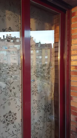 Oferta dos ventanas y una corredera de metal