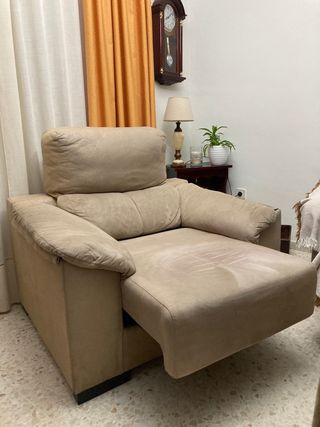 Sofá de tela beige