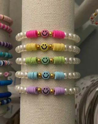 Pulseras estilo Pinterest hechas a mano.