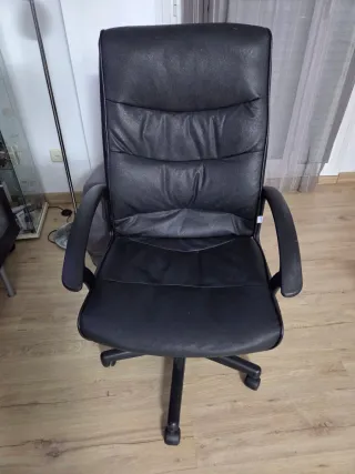 Silla de oficina negra
