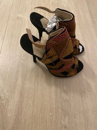 Sandalias de tacón bordadas