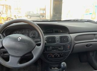 Centralita motor 8200057151 renault megane 1123493