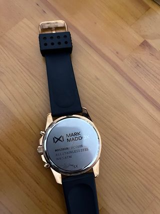 Reloj Mark Maddox Negro y Dorado