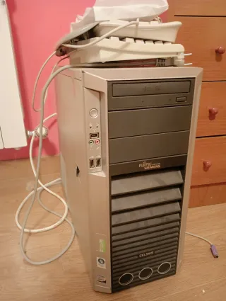 Ordenador Fujitsu Siemens Gris