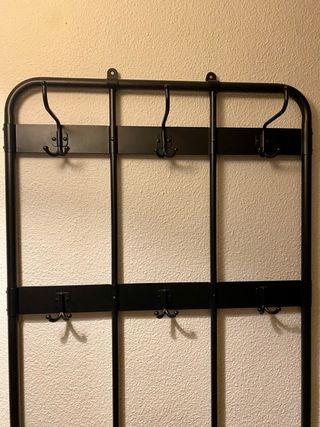 Perchero Ikea con asiento negro