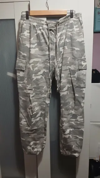 Pantalón Chándal Cargo Camuflaje Gris