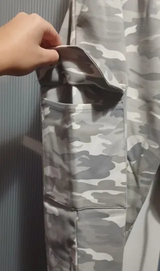 Pantalón Chándal Cargo Camuflaje Gris