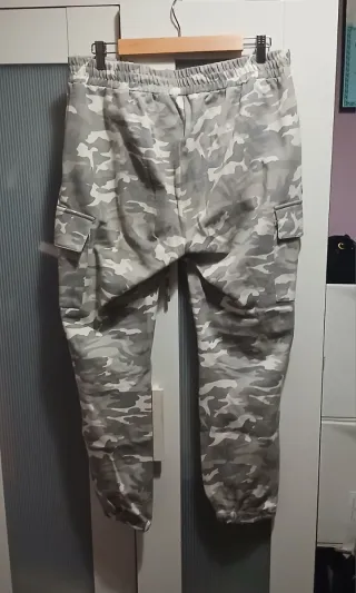 Pantalón Chándal Cargo Camuflaje Gris
