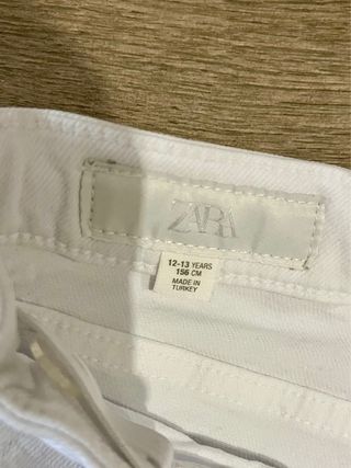 Pantalón blanco Zara Kids tachuelas