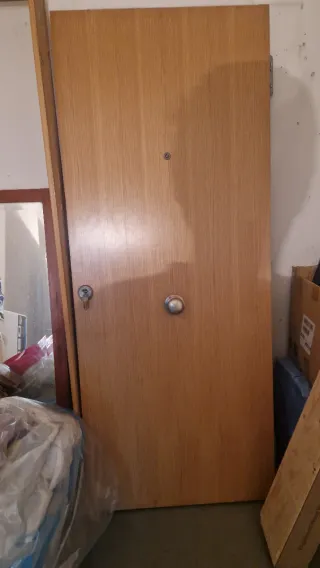Puerta madera y premarco