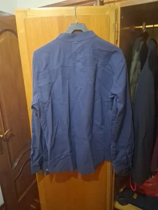 Camisa azul estilo japonés