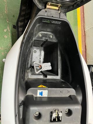 Moto Eléctrica Scooter Blanca de 125